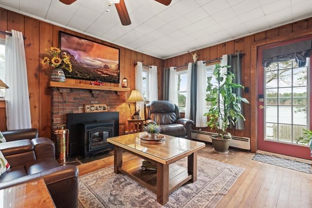 104 W Pond Rd, Plymouth, MA 02360