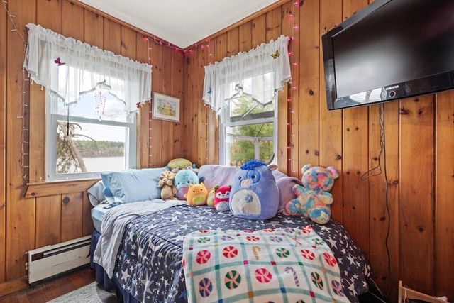 104 W Pond Rd, Plymouth, MA 02360