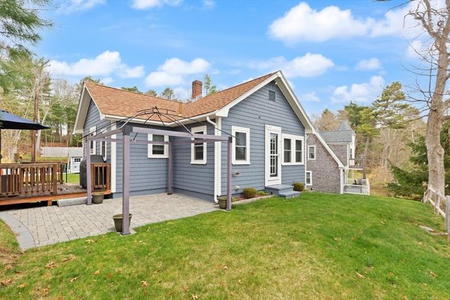 104 W Pond Rd, Plymouth, MA 02360