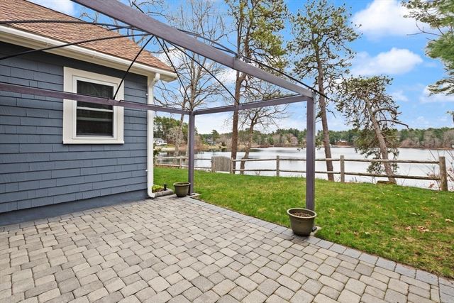 104 W Pond Rd, Plymouth, MA 02360