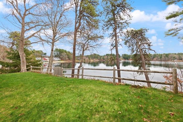 104 W Pond Rd, Plymouth, MA 02360