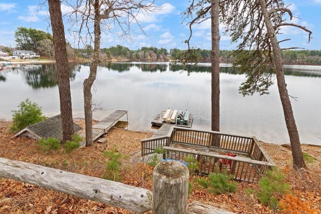 104 W Pond Rd, Plymouth, MA 02360