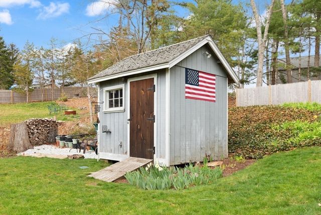 104 W Pond Rd, Plymouth, MA 02360