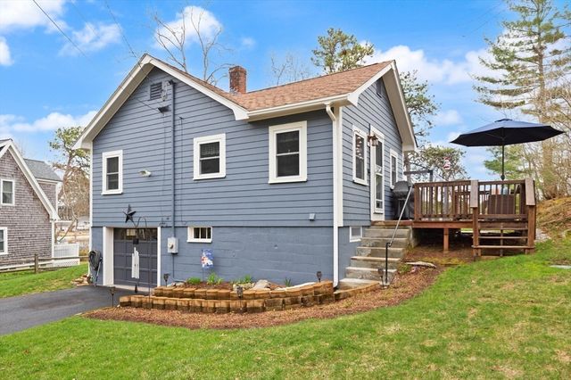 104 W Pond Rd, Plymouth, MA 02360