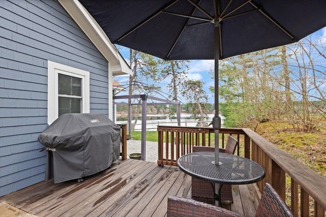 104 W Pond Rd, Plymouth, MA 02360