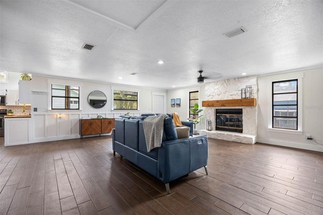 12756 POINSETTIA AVENUE, Seminole, FL 33776