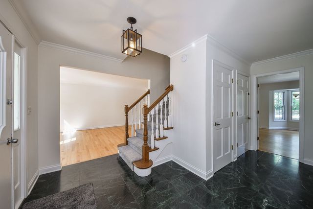 825 Biltmore Court, Naperville, IL 60563