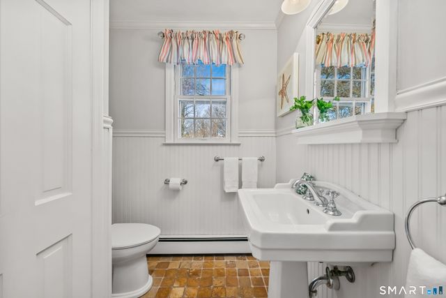 610 Unquowa Road, Fairfield, CT 06824