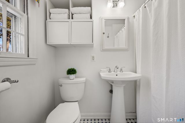 610 Unquowa Road, Fairfield, CT 06824