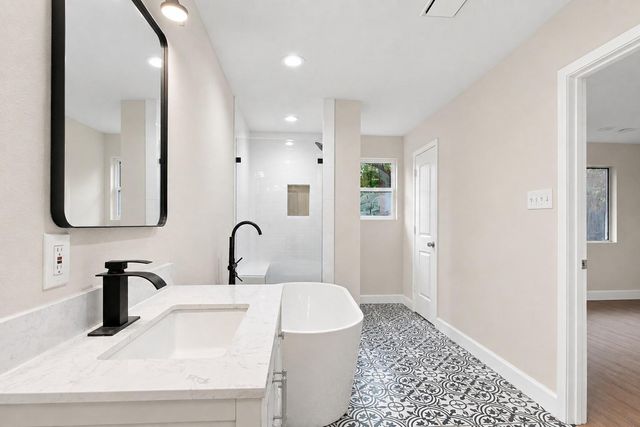 9915 Baronshire Round, Houston, TX 77070