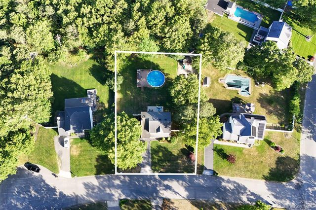 4 Redbud Court, Middle Island, NY 11953