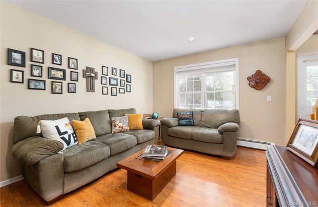 4 Redbud Court, Middle Island, NY 11953