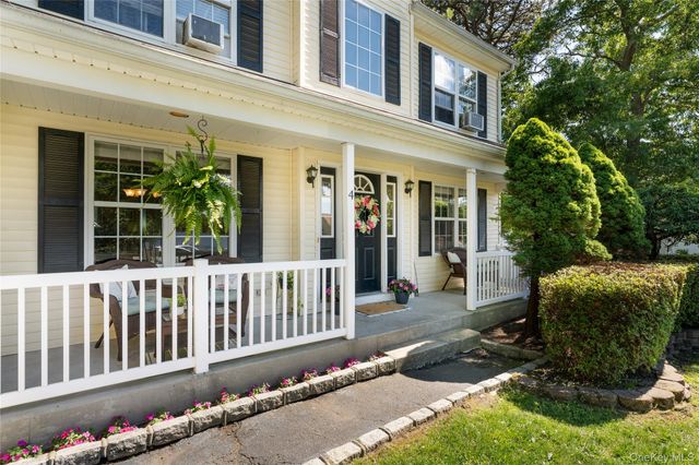 4 Redbud Court, Middle Island, NY 11953