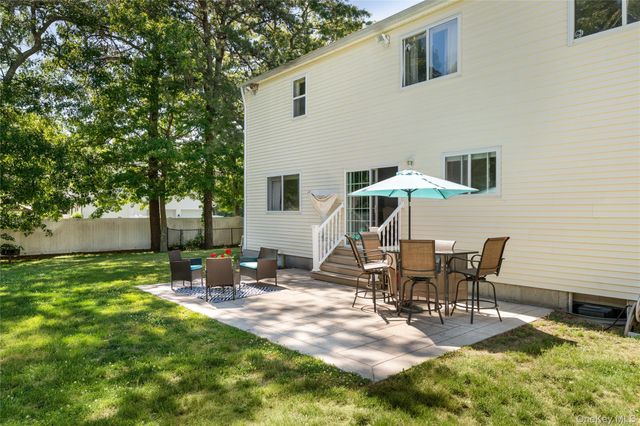 4 Redbud Court, Middle Island, NY 11953