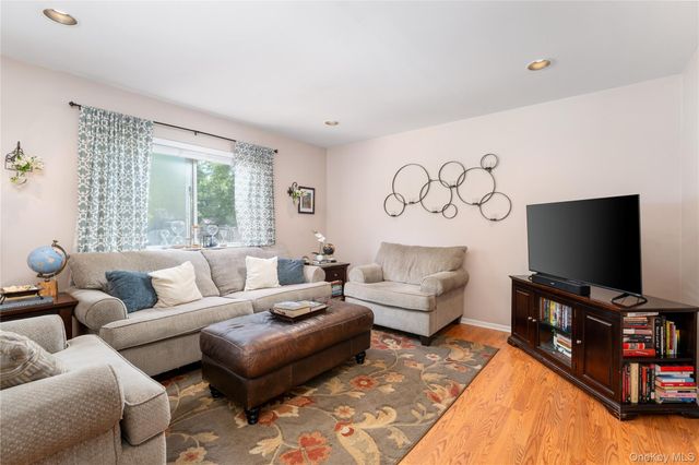 4 Redbud Court, Middle Island, NY 11953