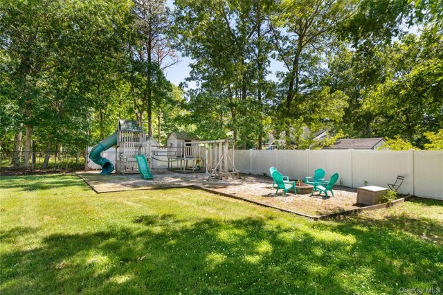 4 Redbud Court, Middle Island, NY 11953
