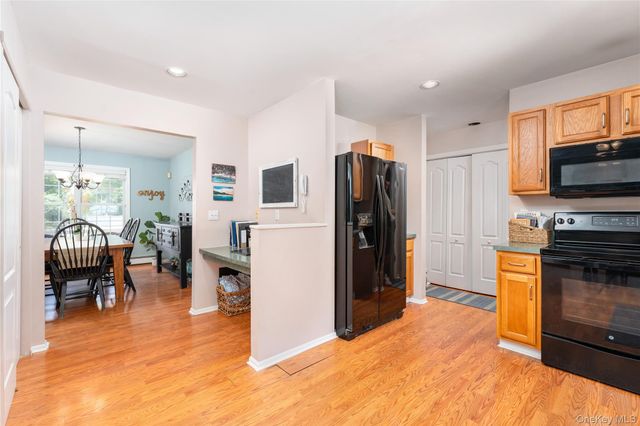 4 Redbud Court, Middle Island, NY 11953
