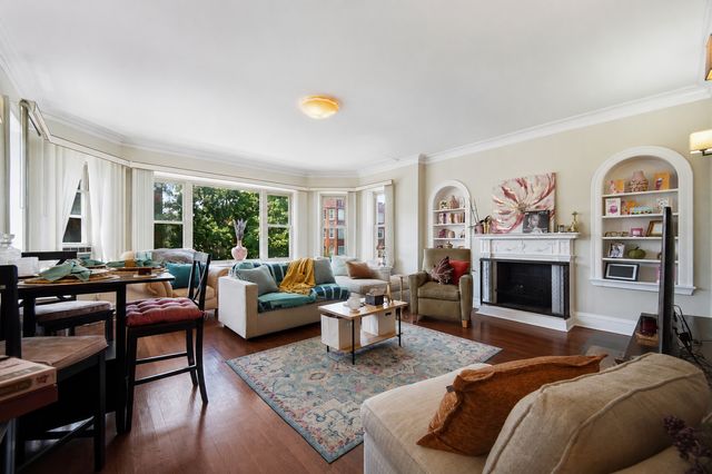 8215 S Evans Avenue, Chicago, IL 60619
