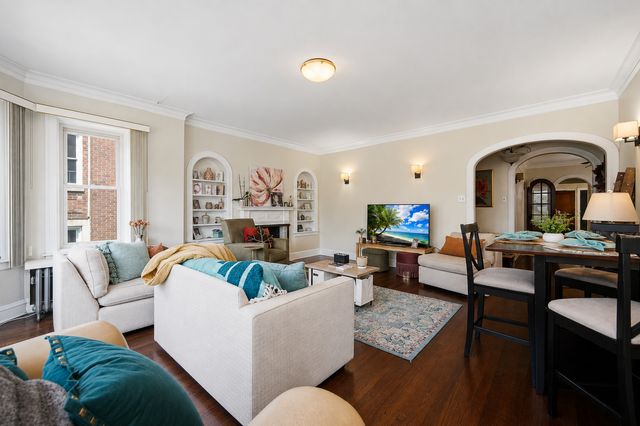 8215 S Evans Avenue, Chicago, IL 60619