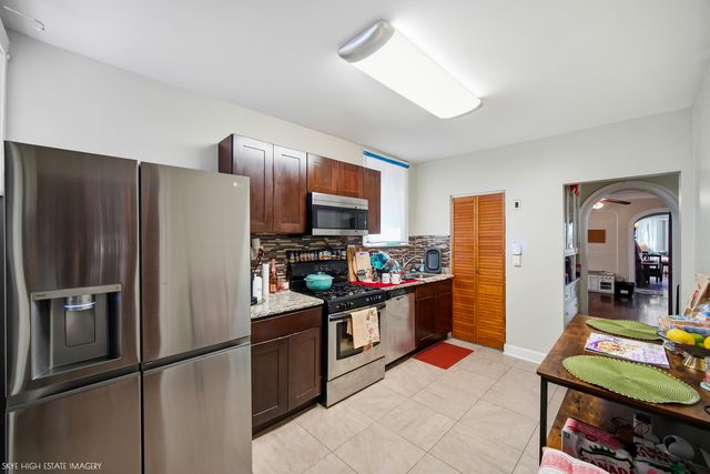 8215 S Evans Avenue, Chicago, IL 60619