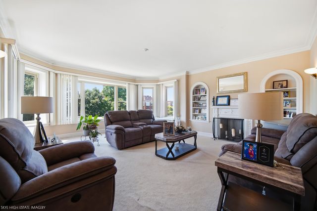 8215 S Evans Avenue, Chicago, IL 60619