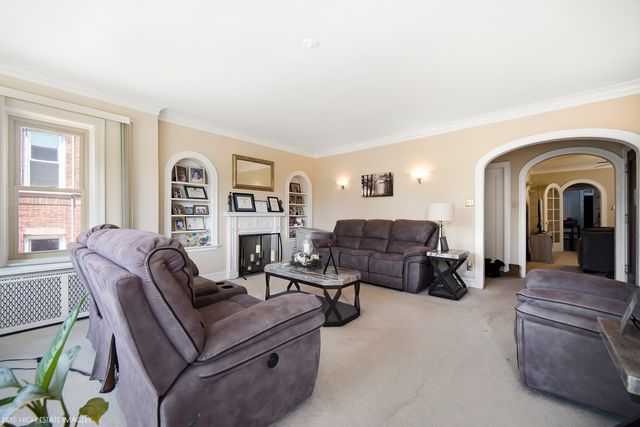 8215 S Evans Avenue, Chicago, IL 60619