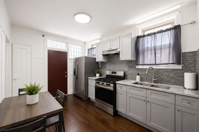 8215 S Evans Avenue, Chicago, IL 60619