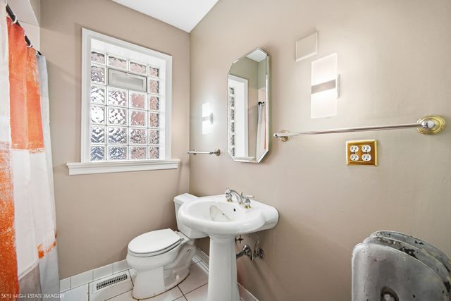 8215 S Evans Avenue, Chicago, IL 60619