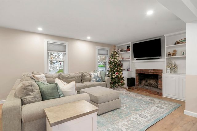 99 Shore Dr, Plymouth, MA 02360