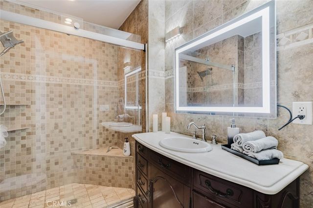 6545 Bellingham Avenue, North Hollywood, CA 91606