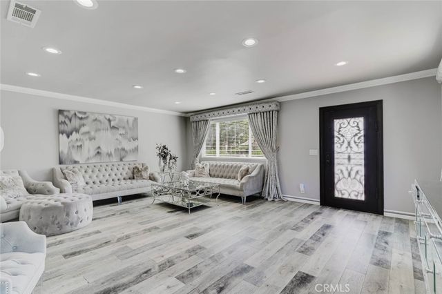 6545 Bellingham Avenue, North Hollywood, CA 91606
