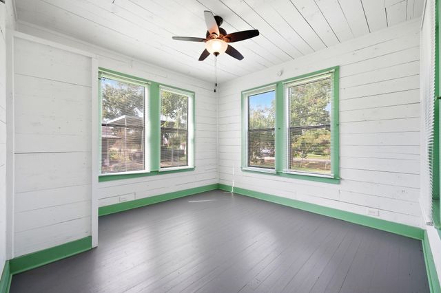 313 S Blackwell Street, La Porte, TX 77571