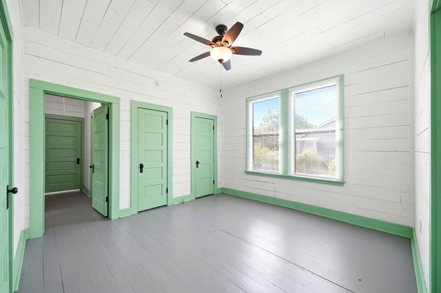313 S Blackwell Street, La Porte, TX 77571