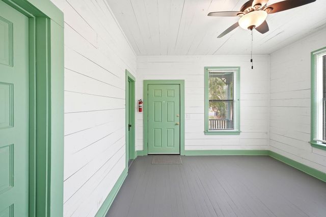 313 S Blackwell Street, La Porte, TX 77571