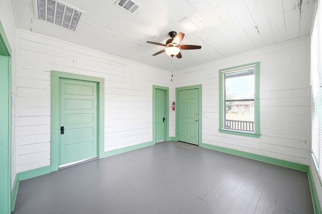313 S Blackwell Street, La Porte, TX 77571