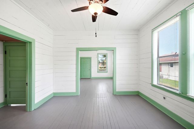 313 S Blackwell Street, La Porte, TX 77571