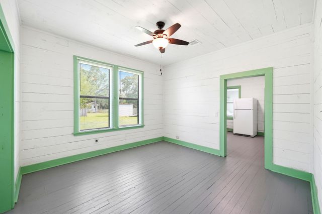 313 S Blackwell Street, La Porte, TX 77571