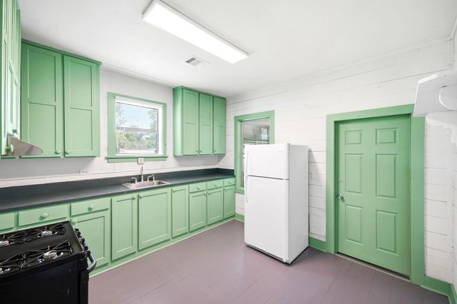 313 S Blackwell Street, La Porte, TX 77571