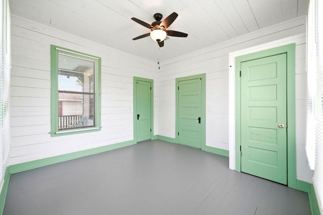 313 S Blackwell Street, La Porte, TX 77571