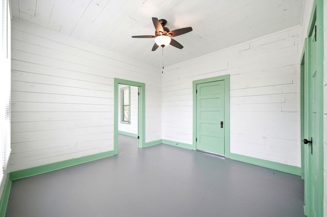 313 S Blackwell Street, La Porte, TX 77571