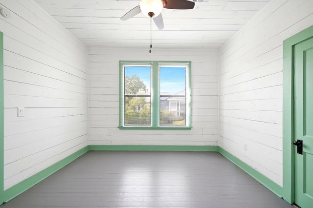 313 S Blackwell Street, La Porte, TX 77571