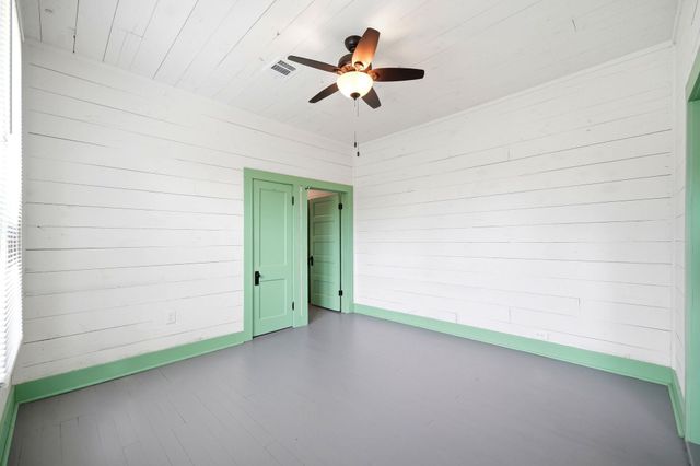 313 S Blackwell Street, La Porte, TX 77571