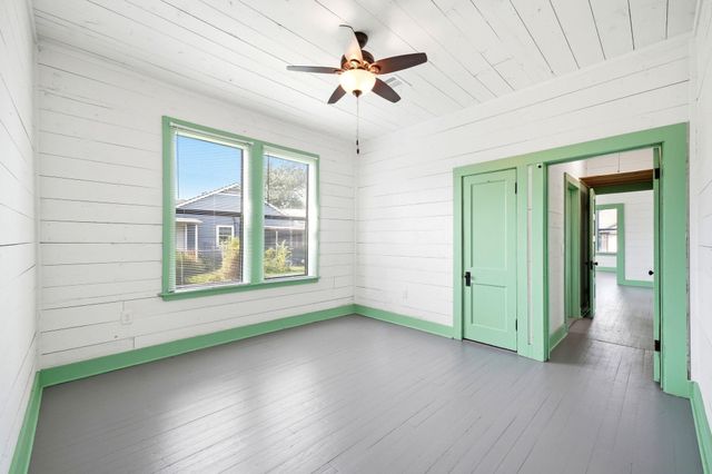 313 S Blackwell Street, La Porte, TX 77571
