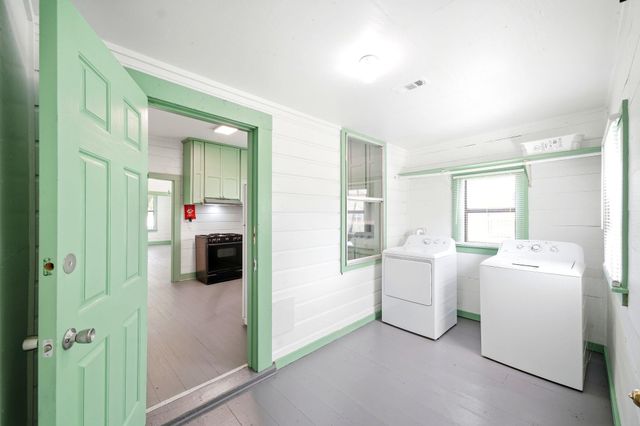 313 S Blackwell Street, La Porte, TX 77571