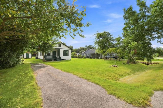 313 S Blackwell Street, La Porte, TX 77571