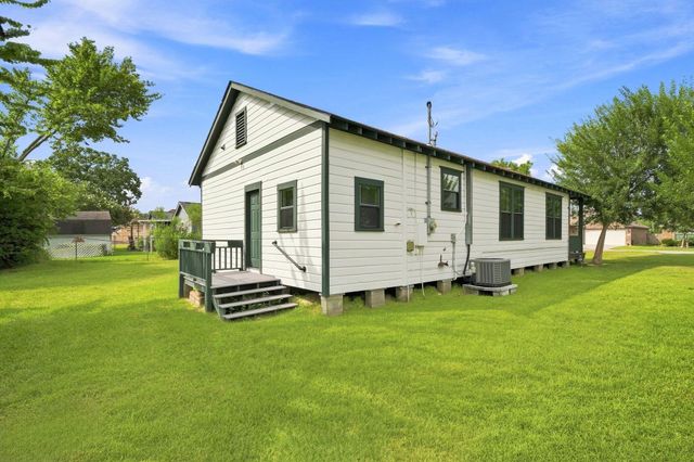 313 S Blackwell Street, La Porte, TX 77571