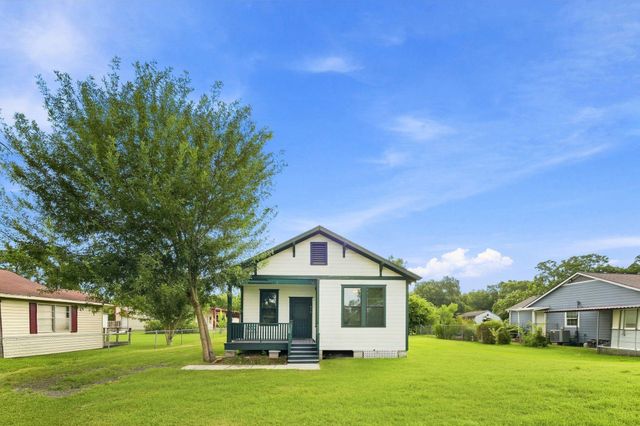 313 S Blackwell Street, La Porte, TX 77571