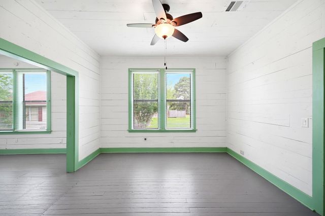 313 S Blackwell Street, La Porte, TX 77571