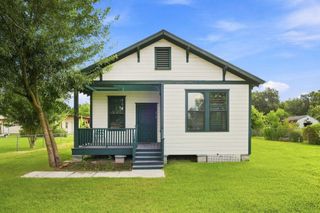 313 S Blackwell Street, La Porte, TX 77571