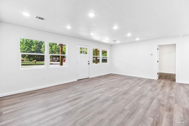 6492 Gaynell Ave, Milton, FL 32570